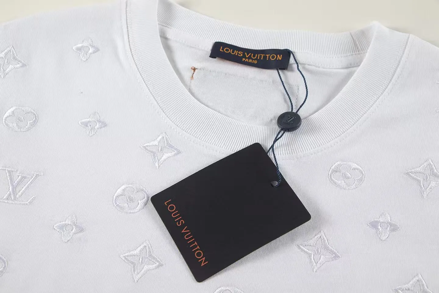 🅿️160 Style: 2026 new Louis Vuitton short-sleeved T-shirt Material: High version 300g double yarn combed cotton Size: S～XL Color: White Style number: Z030